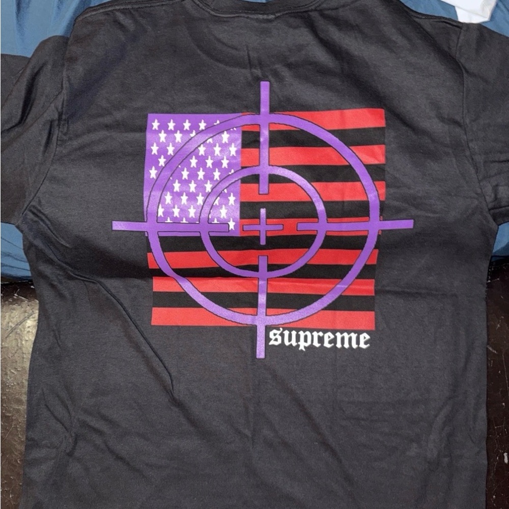 Supreme Black Tee with Purple and Red Target Graphic new with no tags men’s sz l